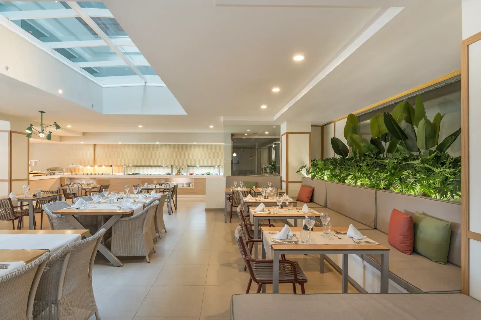 Anamar Buffet 7