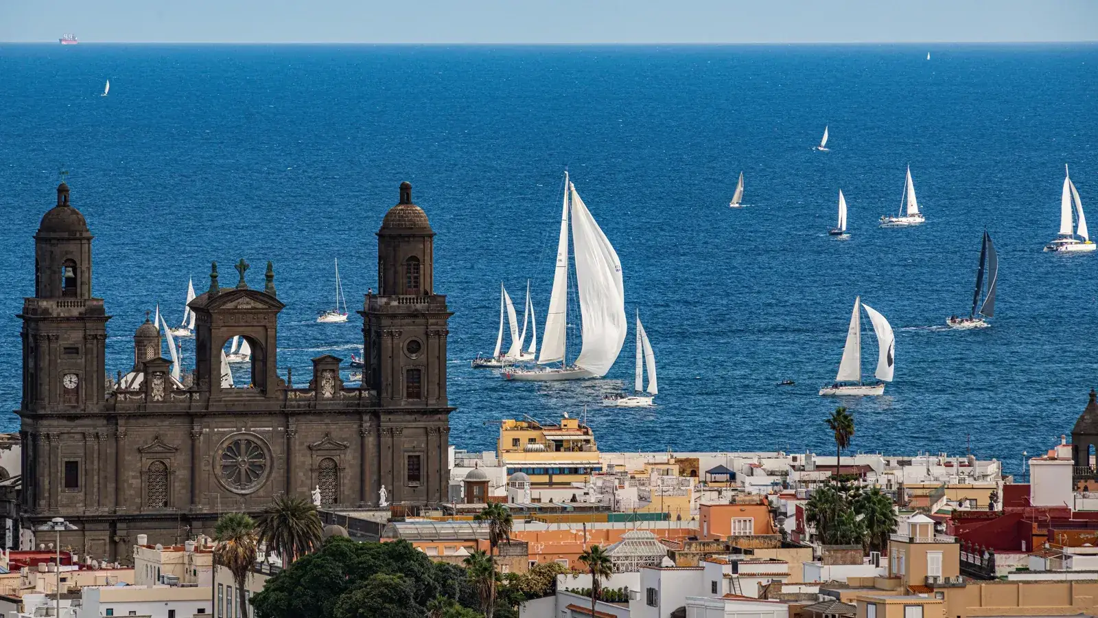 Vegueta, die Altstadt von Las Palmas de Gran Canaria, neben dem Stadtstrand Las Canteras.